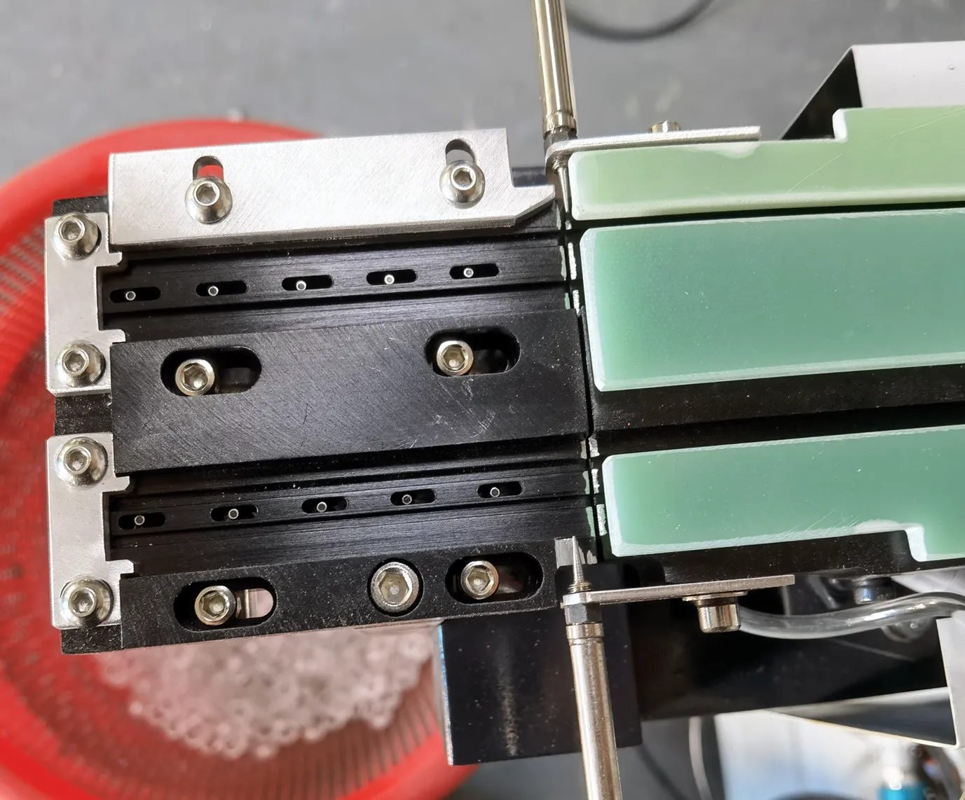 DPS-2 lens feeder pick-up platform and linear track at the placement position