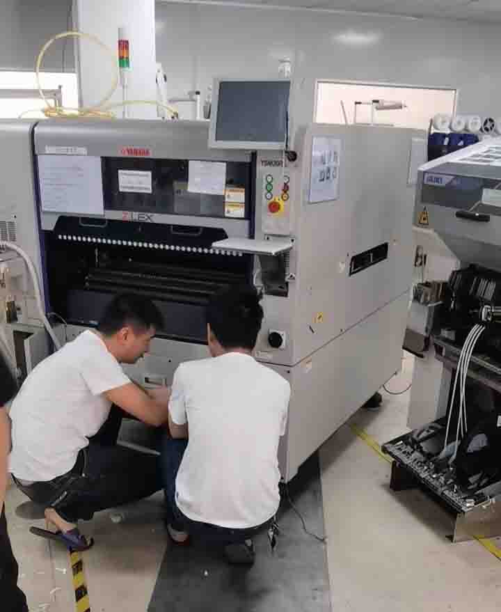 JHIMS engineers working on the YSM20R at the Shenzhen plant